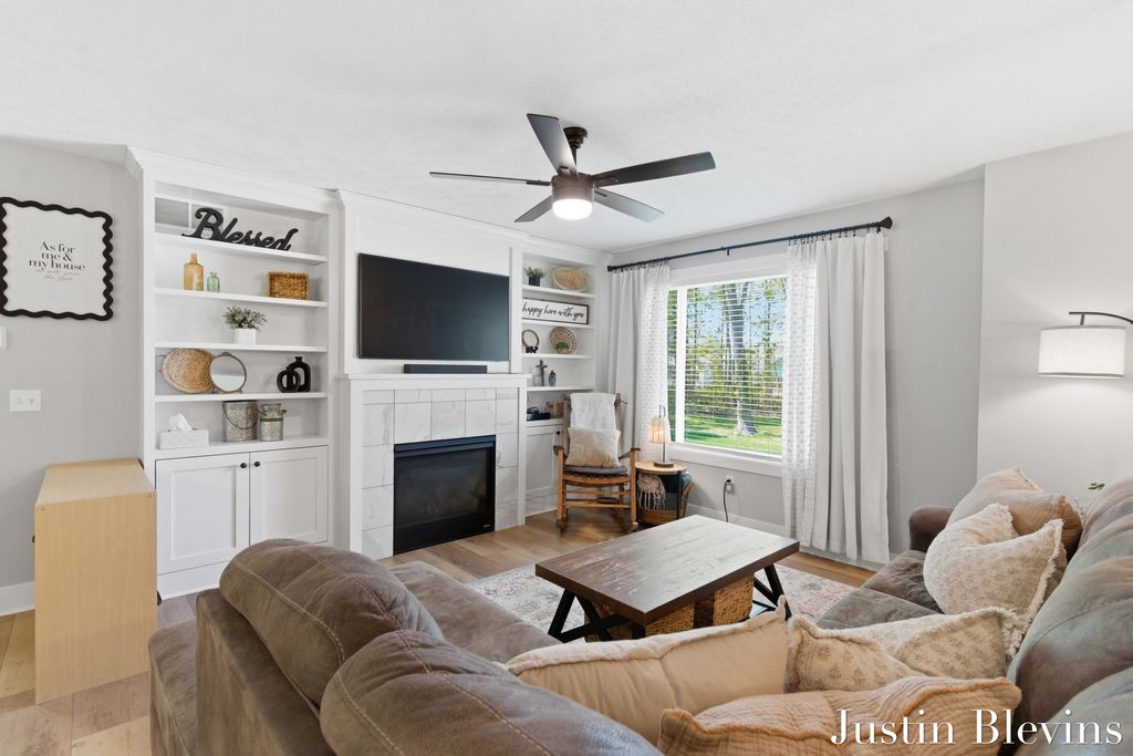 Photo of 120 E 40th Street, Holland, MI 49423 (MLS # 26021785)