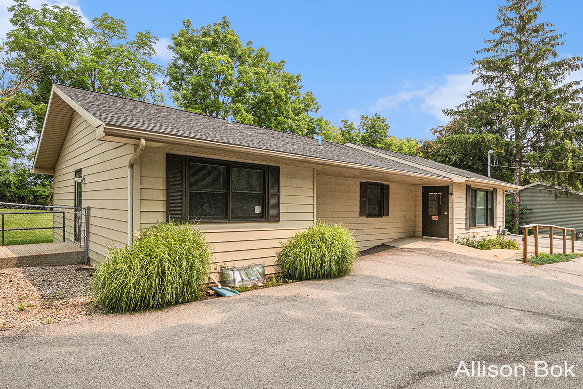 Photo 1 of 17 of 4205 Westchester Drive SE house