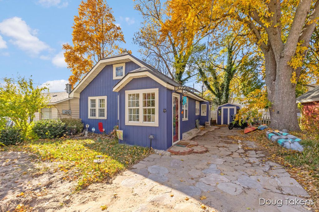 Photo of 209 Rex Avenue, Spring Lake, MI 49456 (MLS # 25057078)