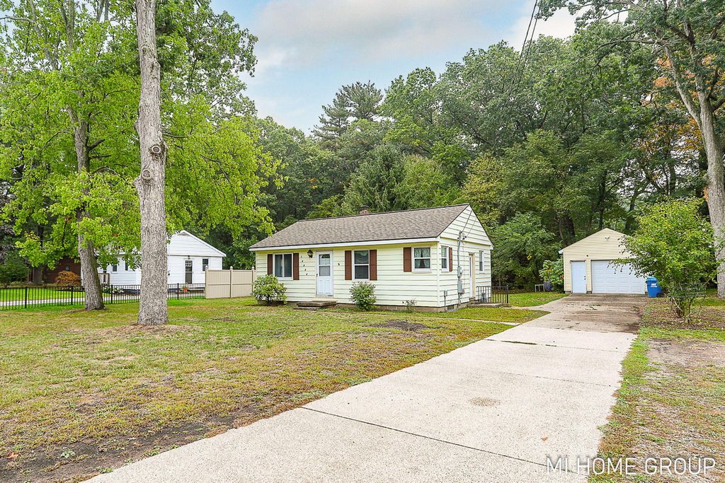 Photo of 14664 154th Avenue, Grand Haven, MI 49417 (MLS # 25049098)
