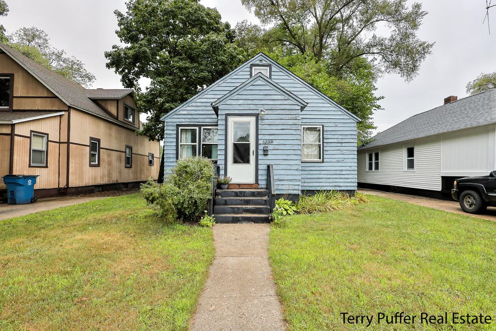 Photo of 3035 Lemuel Street, Muskegon, MI 49444 (MLS # 26006879)