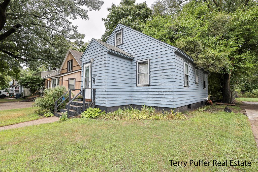 Photo of 3035 Lemuel Street, Muskegon, MI 49444 (MLS # 26006879)