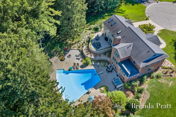 3131 SOUTHSHIRE AVE SE, GRAND RAPIDS, MI 49506 - Image 6d8bbdacbb3d7ba87227db37a24e583f/1834813560