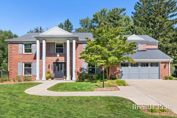 3131 SOUTHSHIRE AVE SE, GRAND RAPIDS, MI 49506 - Image 6d8bbdacbb3d7ba87227db37a24e583f/948458141