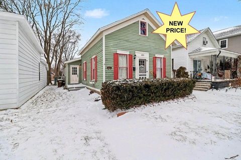 Photo of 309 N Robert Street, Ludington, MI 49431 (MLS # 26002874)