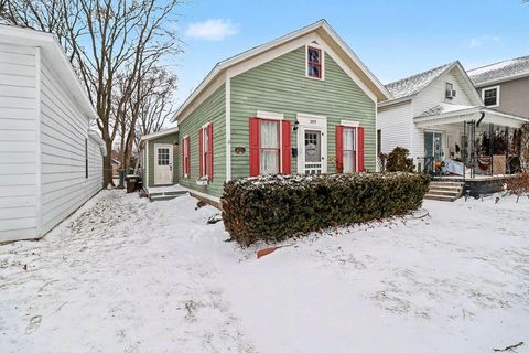 Photo of 309 N Robert Street, Ludington, MI 49431 (MLS # 26002874)