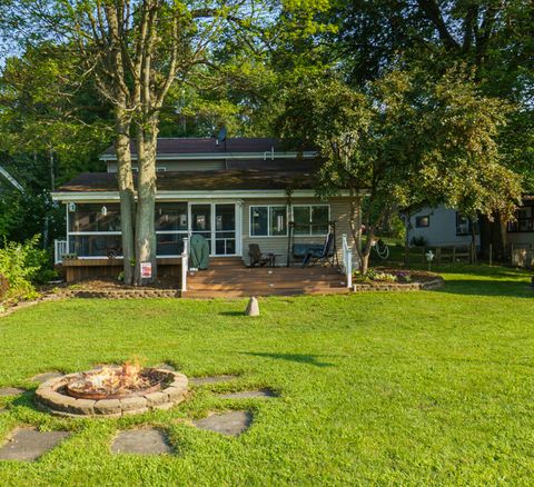 Photo of 11422 Lakeshore Drive, Lakeview, MI 48850 (MLS # 26013271)