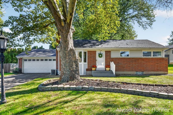 1938 MOERLAND CT NW, GRAND RAPIDS, MI 49504 - Image 6e21c7bd82aa2f7f5ceb2d4132aefd05/1054829455