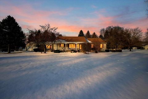 20350 Old 205 Edwardsburg MI 49112