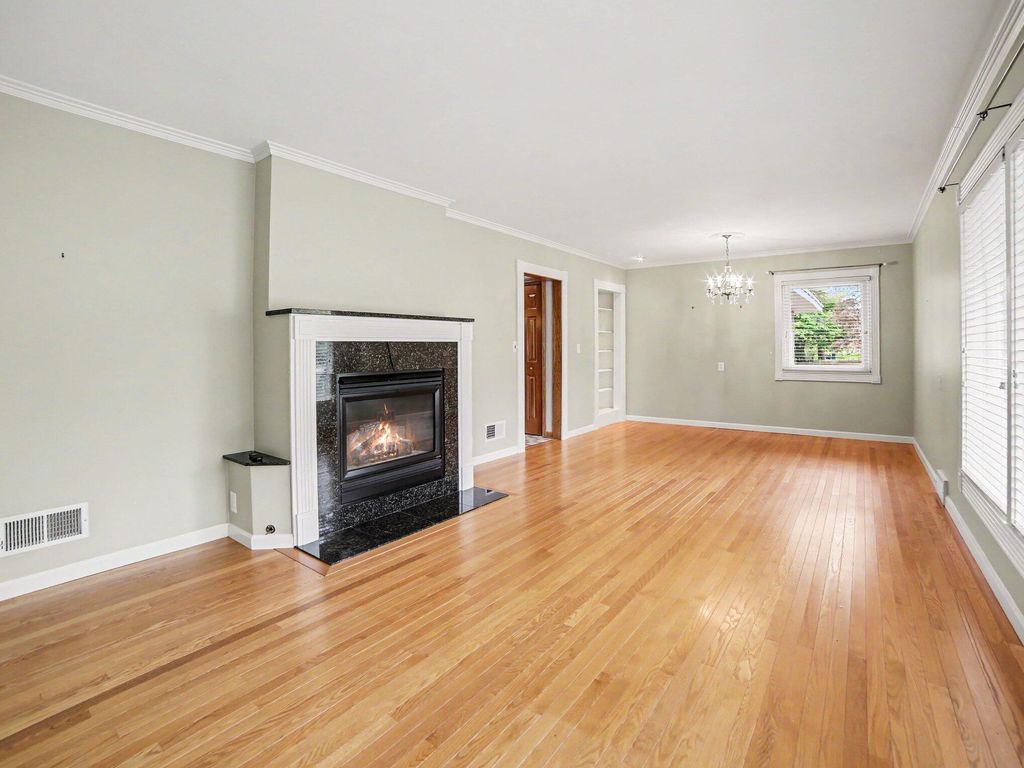Photo of 204 N Fruitport Road, Spring Lake, MI 49456 (MLS # 26021895)