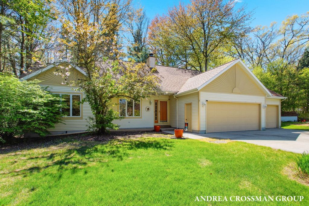 Photo of 17239 Quail Creek Drive, Spring Lake, MI 49456 (MLS # 26021932)