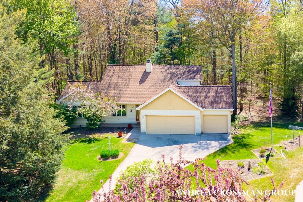 Photo of 17239 Quail Creek Drive, Spring Lake, MI 49456 (MLS # 26021932)
