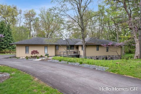 Photo of 1901 Forest Shores Drive SE, Grand Rapids, MI 49546 (MLS # 26018927)