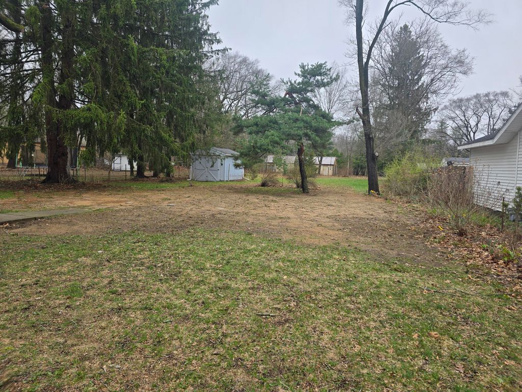 Photo of 2158 E Broadway Avenue, Muskegon, MI 49444 (MLS # 26015024)