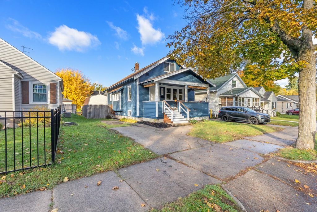 Photo of 1853 Berkey Avenue SE, Grand Rapids, MI 49507 (MLS # 25056584)