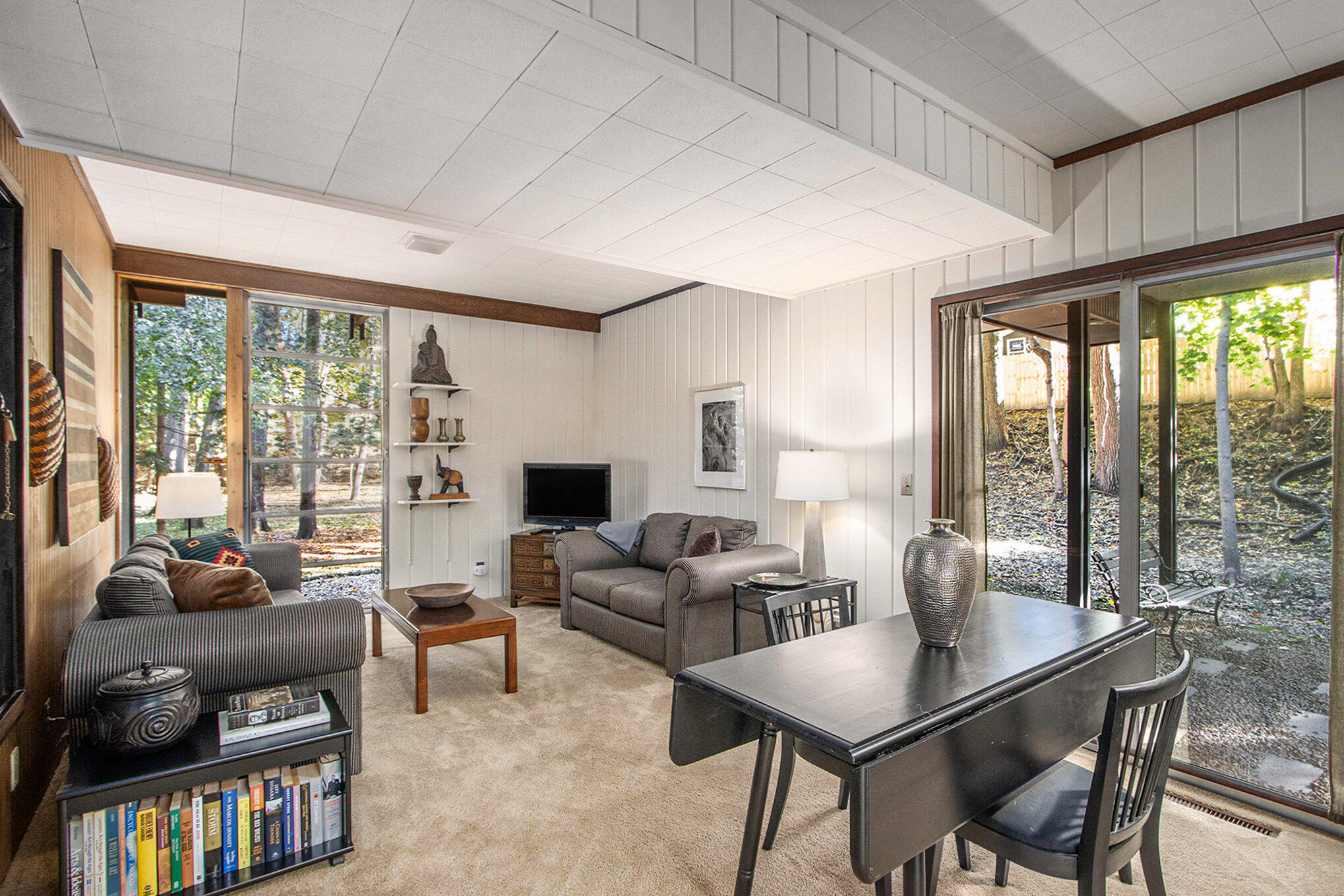 Kalamazoo, Michigan 49008, United States, 4 Bedrooms Bedrooms, ,3 BathroomsBathrooms,Residential,Active,235603