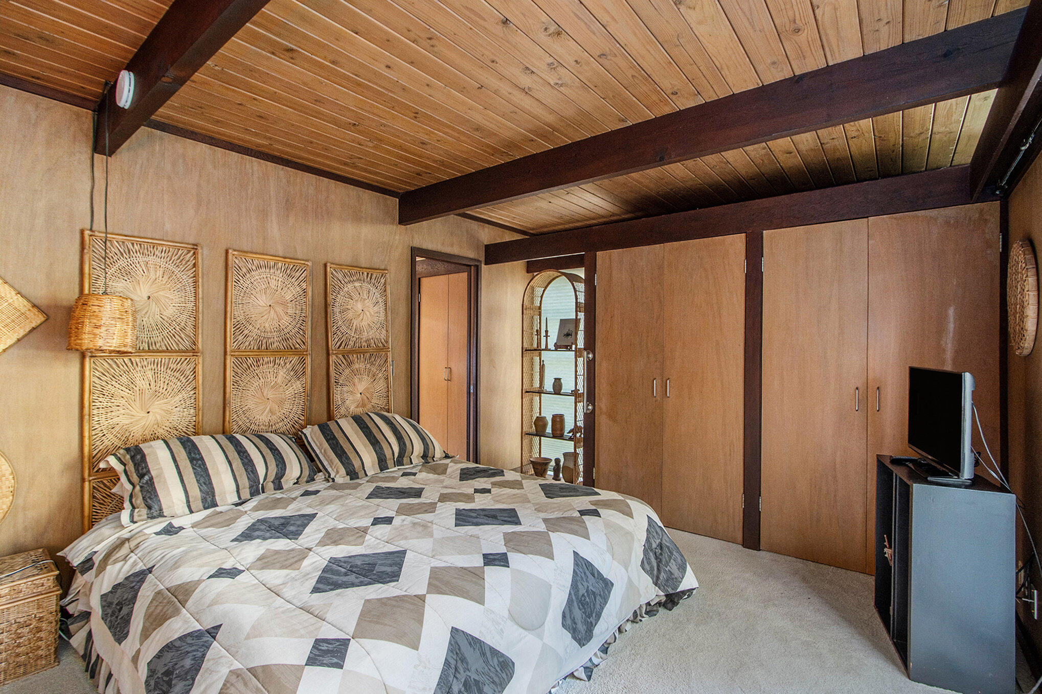 Kalamazoo, Michigan 49008, United States, 4 Bedrooms Bedrooms, ,3 BathroomsBathrooms,Residential,Active,235603