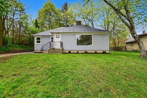 Photo of 1064 Eastern Avenue NE, Grand Rapids, MI 49503 (MLS # 26019009)