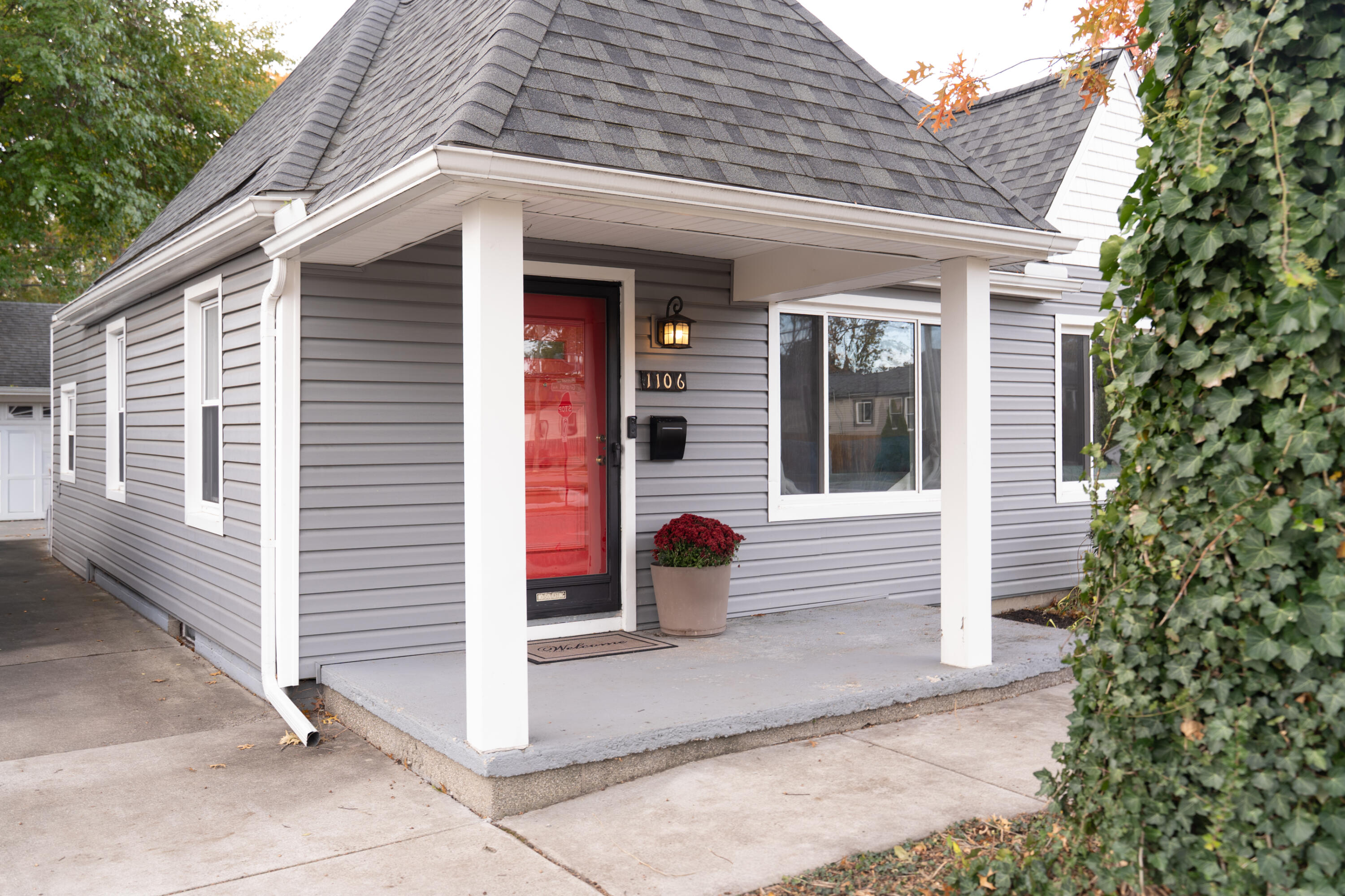 1106 E Granet Avenue