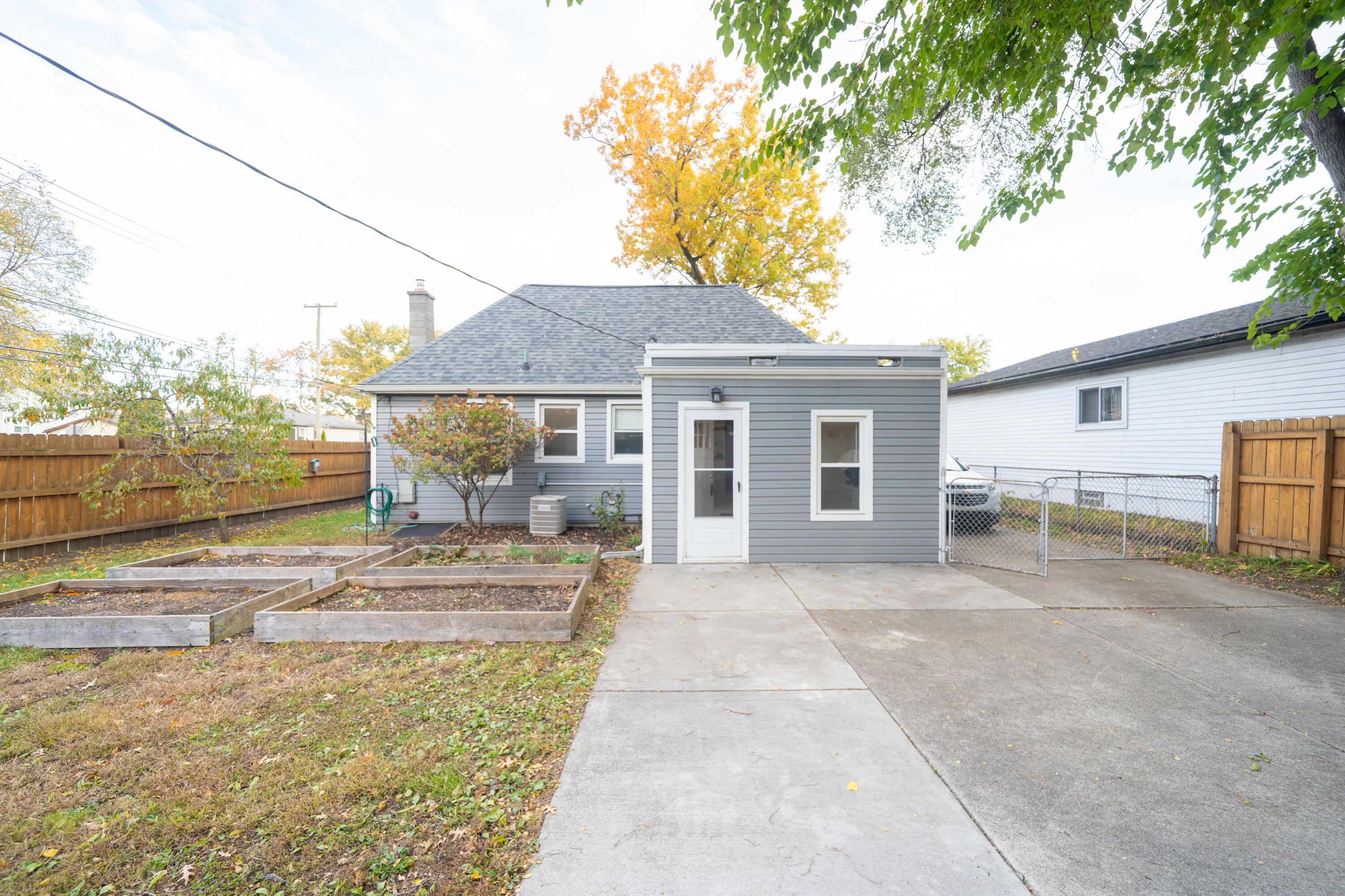 1106 E Granet Avenue