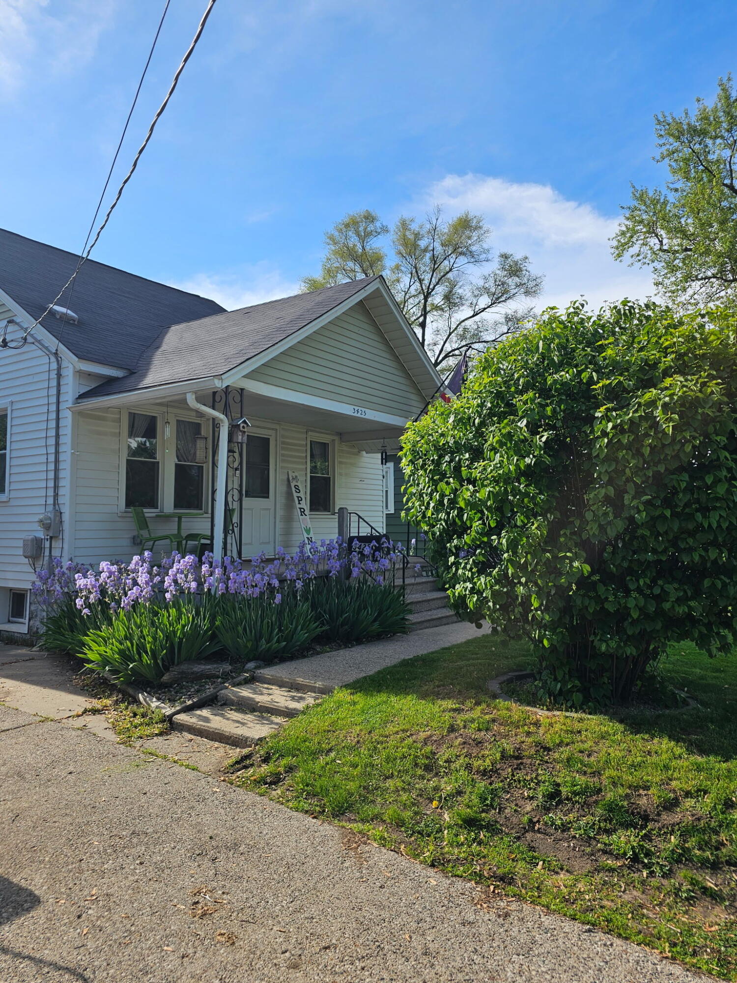 Grand Rapids, Michigan 49548, United States, 3 Bedrooms Bedrooms, ,2 BathroomsBathrooms,Residential,Pending,153343