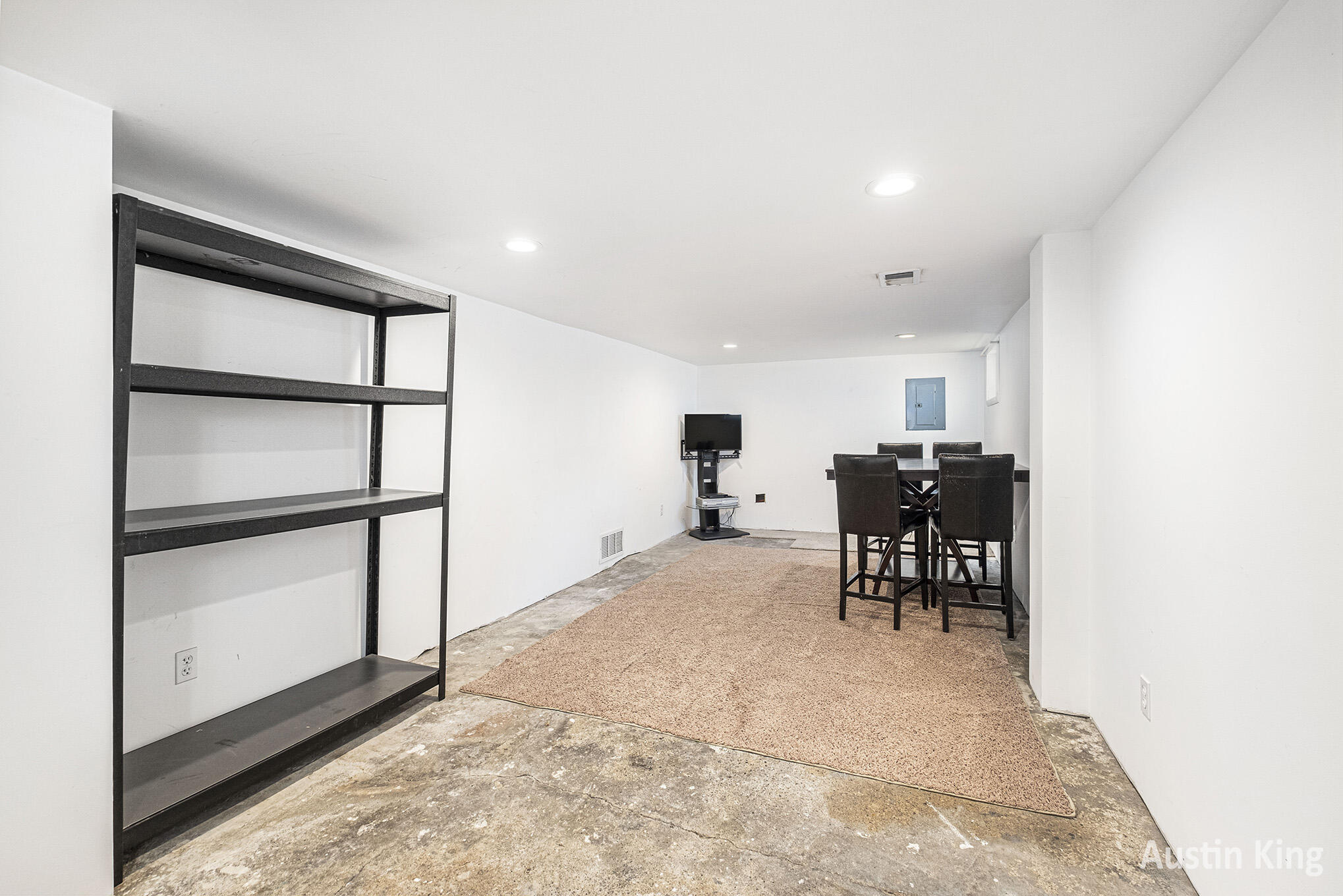 Grand Rapids, Michigan 49548, United States, 3 Bedrooms Bedrooms, ,2 BathroomsBathrooms,Residential,Pending,153343