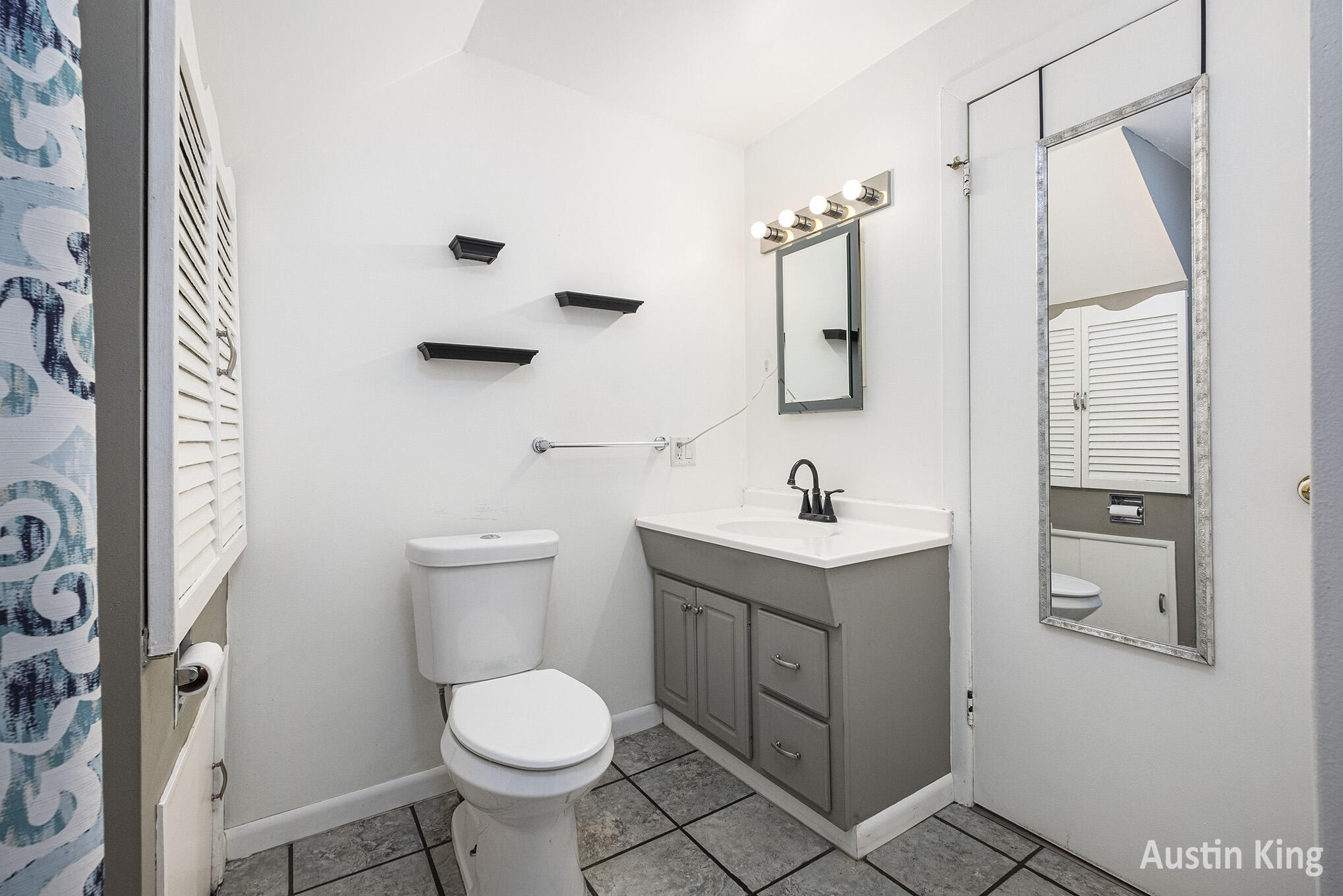 Grand Rapids, Michigan 49548, United States, 3 Bedrooms Bedrooms, ,2 BathroomsBathrooms,Residential,Pending,153343