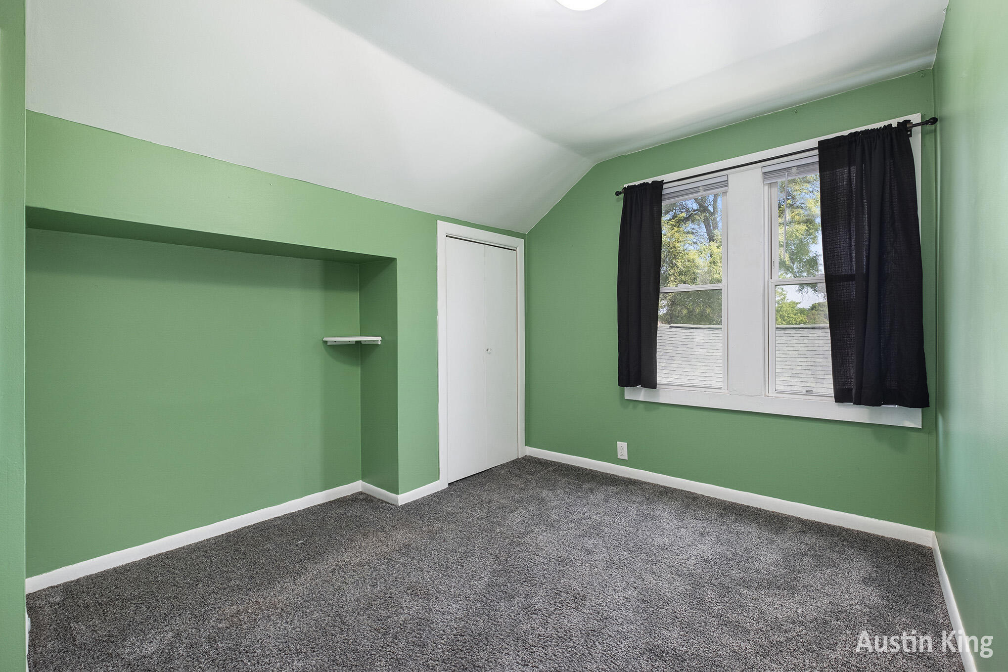 Grand Rapids, Michigan 49548, United States, 3 Bedrooms Bedrooms, ,2 BathroomsBathrooms,Residential,Pending,153343