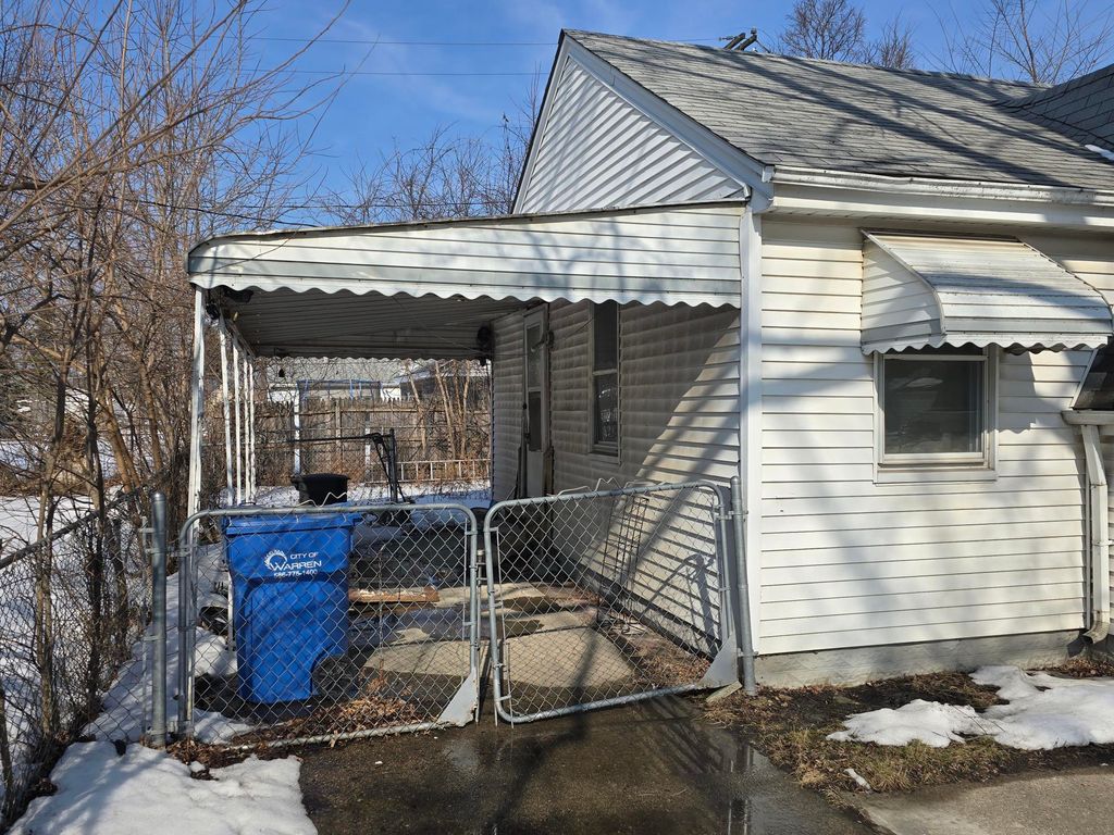 Photo of 12475 Sarsfield Avenue, Warren, MI 48089 (MLS # 26005529)