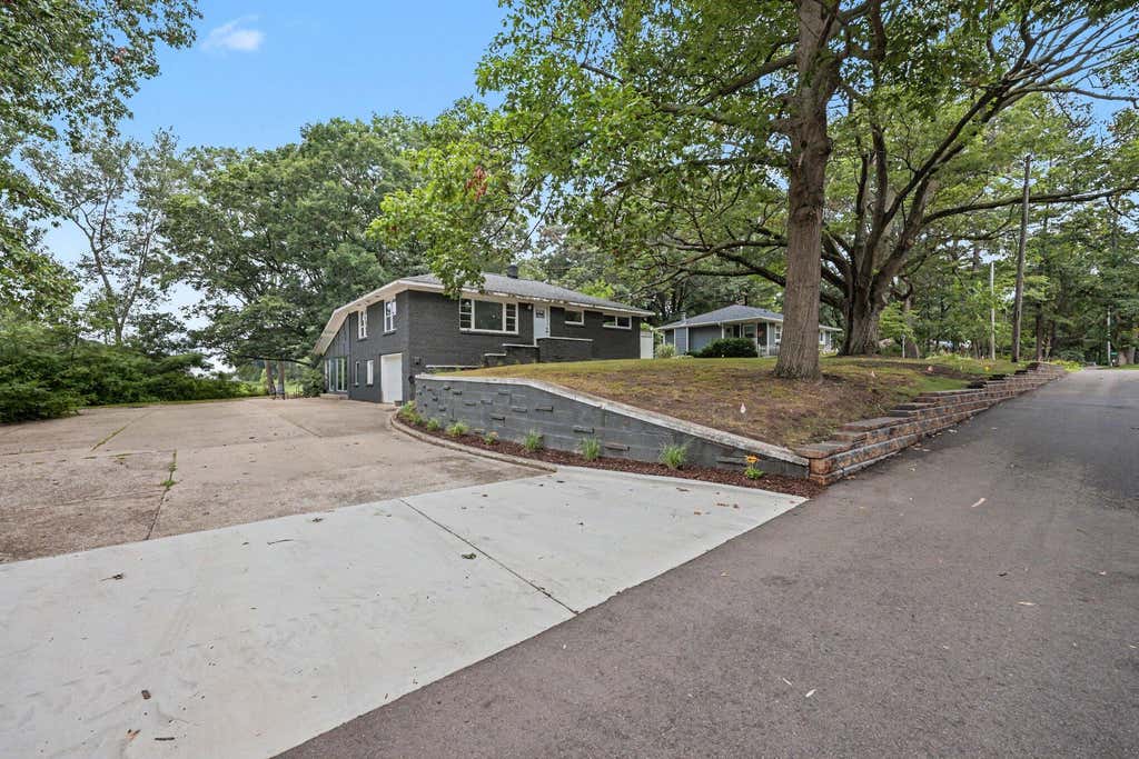 Photo of 16597 152nd Avenue, Spring Lake, MI 49456 (MLS # 26041133)