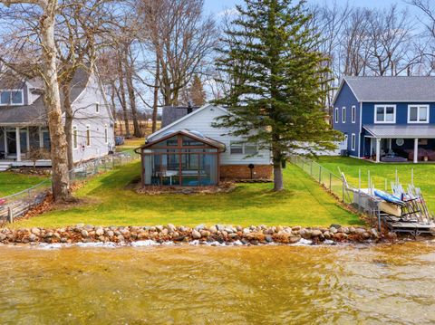 8664 E Long Lake Drive Scotts MI 49088