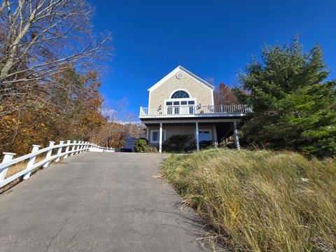 Photo of 17778 North Shore Estates Road, Spring Lake, MI 49456 (MLS # 25059187)