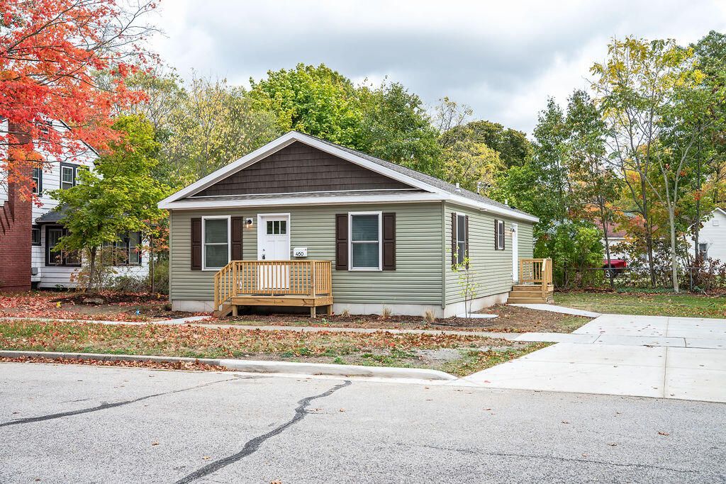 Photo of 460 LANGLEY Street, Muskegon, MI 49442 (MLS # 25054705)