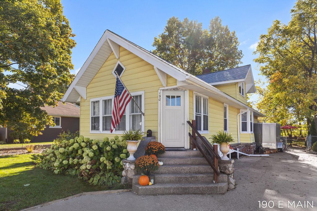 Photo of 190 E Main Street NE, Rockford, MI 49341 (MLS # 25053887)