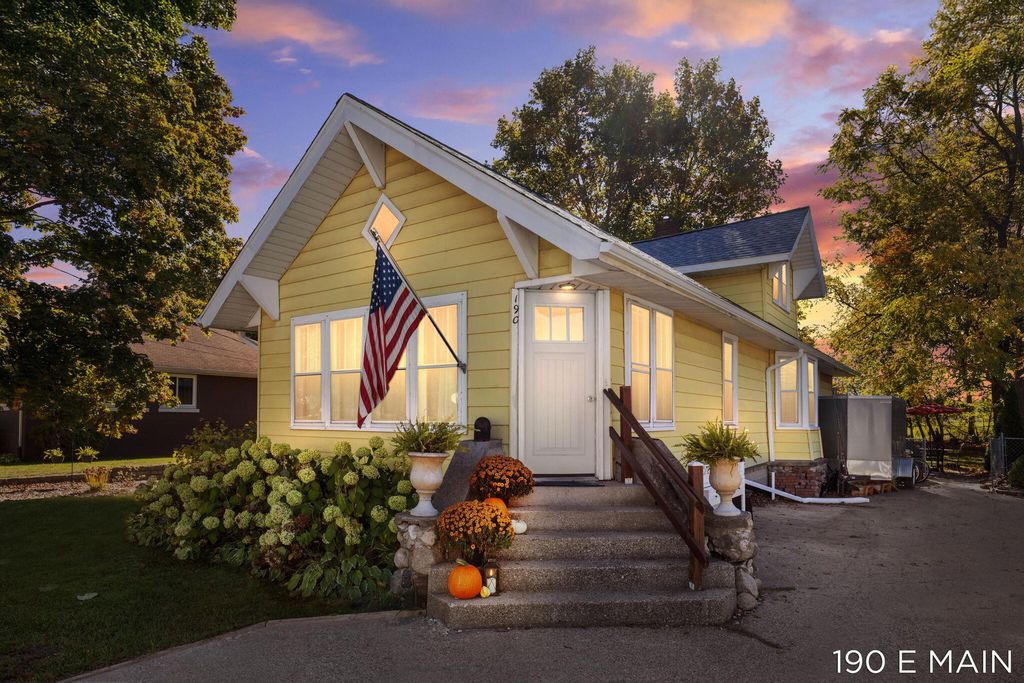 Photo of 190 E Main Street NE, Rockford, MI 49341 (MLS # 25053887)
