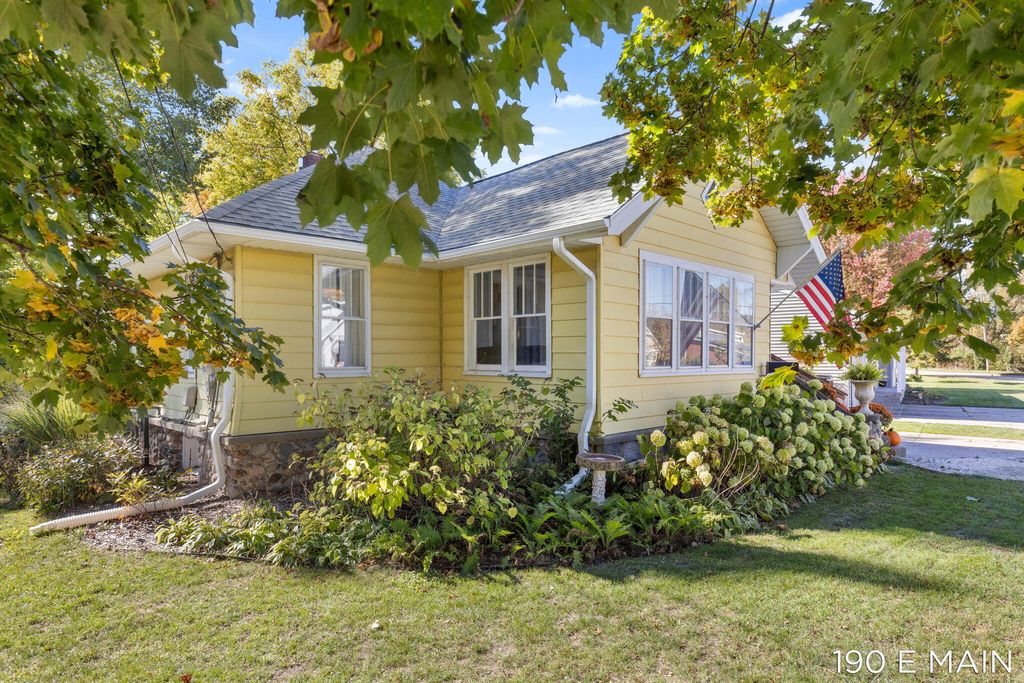 Photo of 190 E Main Street NE, Rockford, MI 49341 (MLS # 25053887)