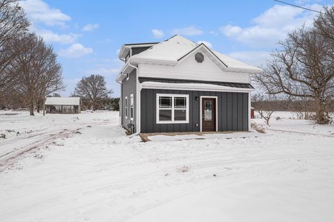 Photo of 46750 County Road 665, Paw Paw, MI 49079 (MLS # 25060445)