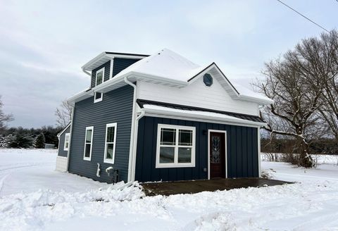 Photo of 46750 County Road 665, Paw Paw, MI 49079 (MLS # 25060445)