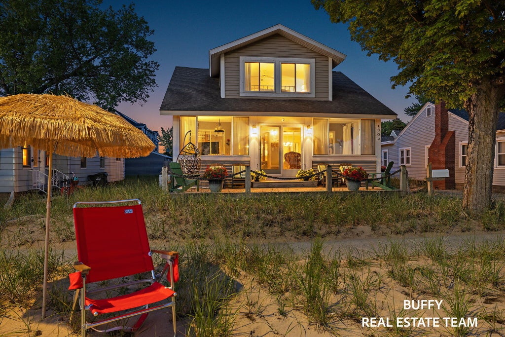 Photo of 1602 Beach Street, Muskegon, MI 49441 (MLS # 26027377)