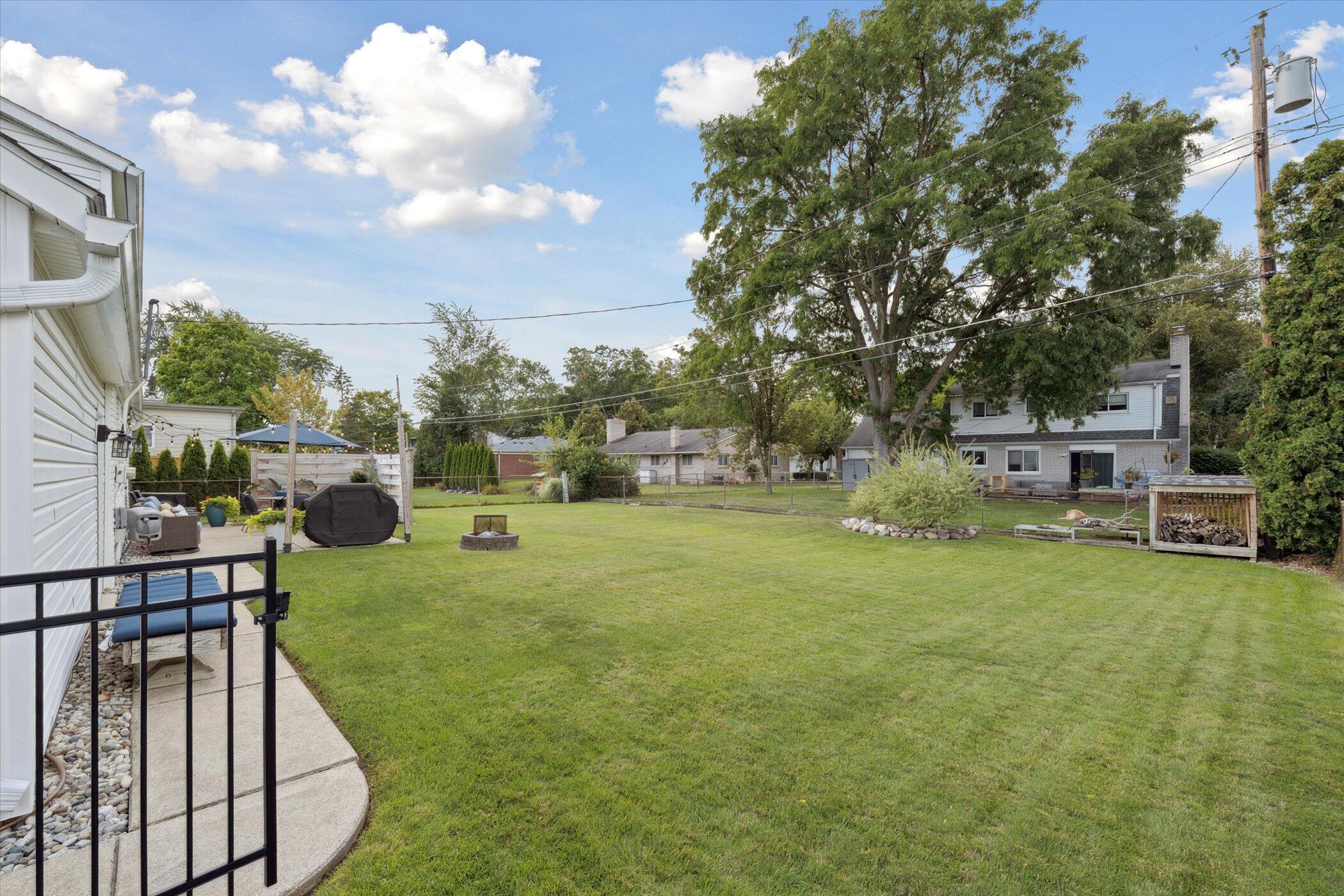 Livonia, Michigan 48152, United States, 4 Bedrooms Bedrooms, ,3 BathroomsBathrooms,Residential,Pending,203216