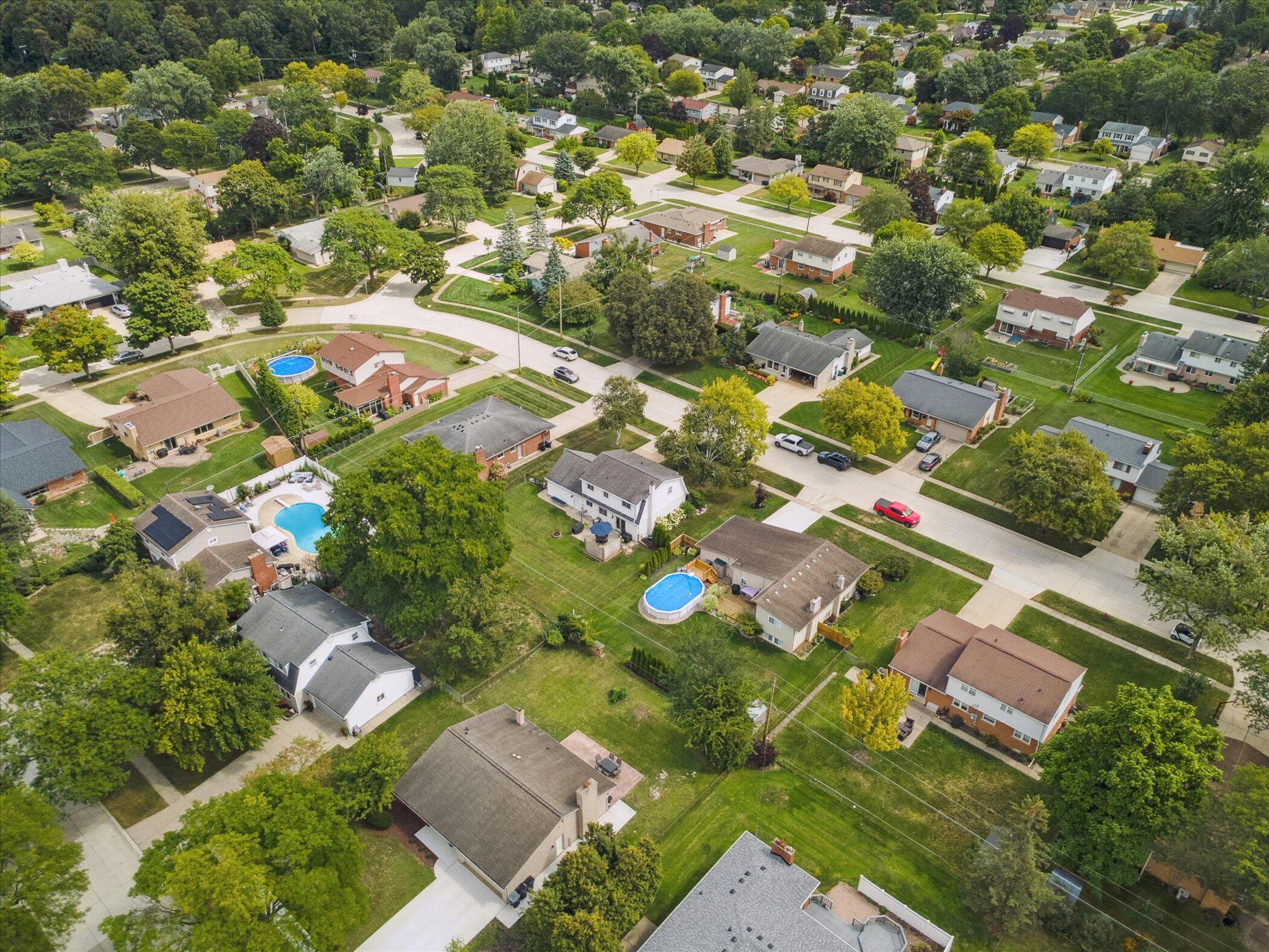 Livonia, Michigan 48152, United States, 4 Bedrooms Bedrooms, ,3 BathroomsBathrooms,Residential,Pending,203216