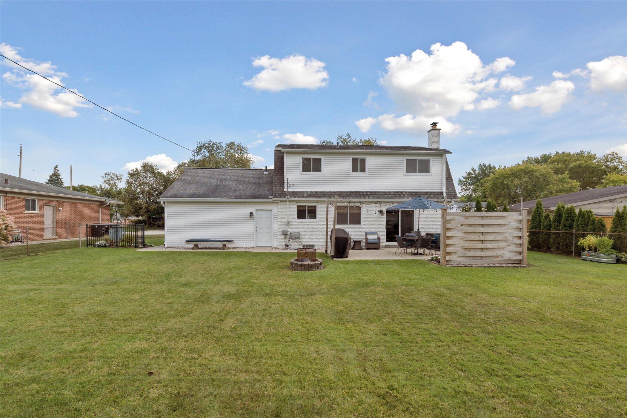 Livonia, Michigan 48152, United States, 4 Bedrooms Bedrooms, ,3 BathroomsBathrooms,Residential,Pending,203216