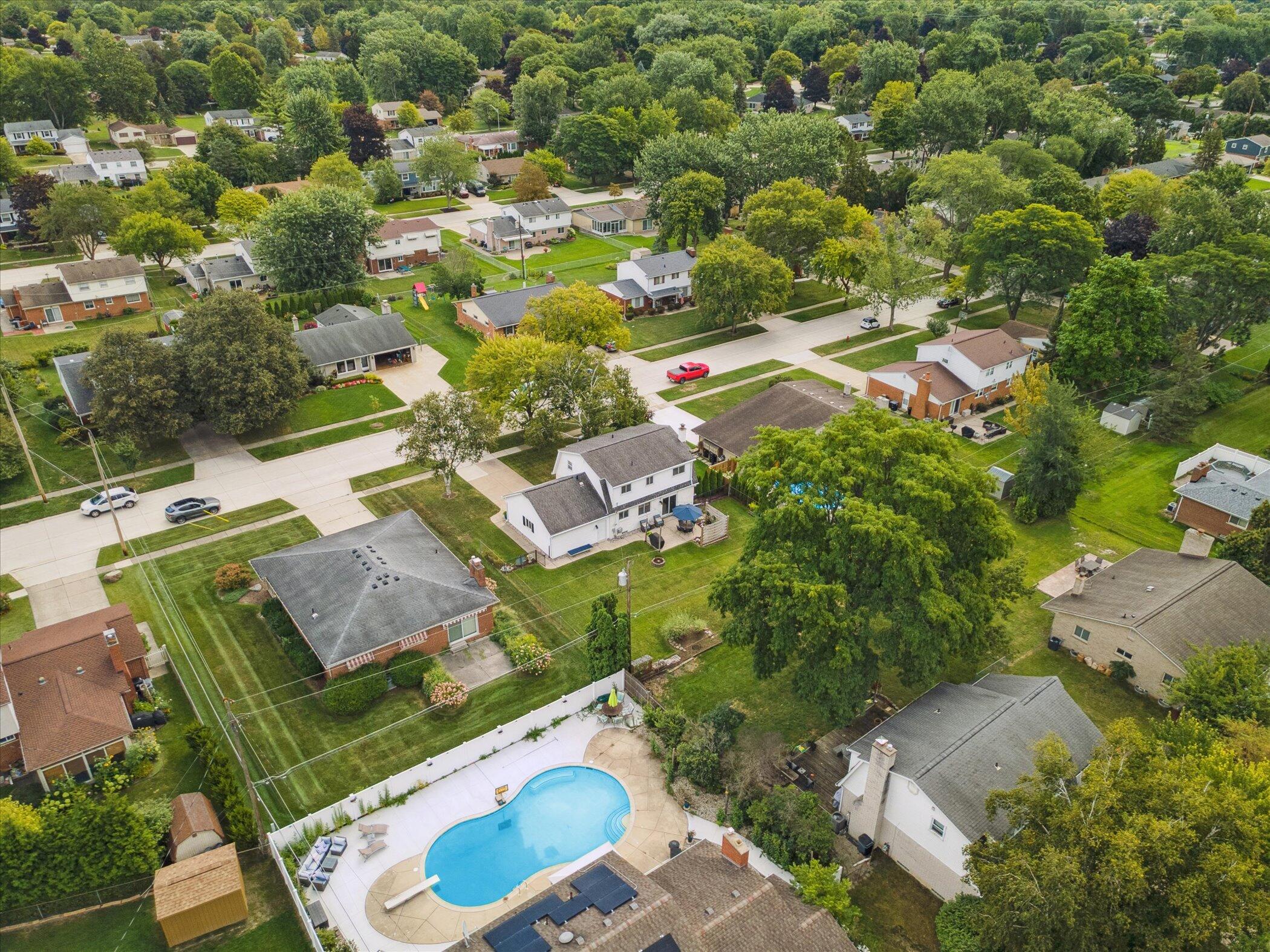 Livonia, Michigan 48152, United States, 4 Bedrooms Bedrooms, ,3 BathroomsBathrooms,Residential,Pending,203216