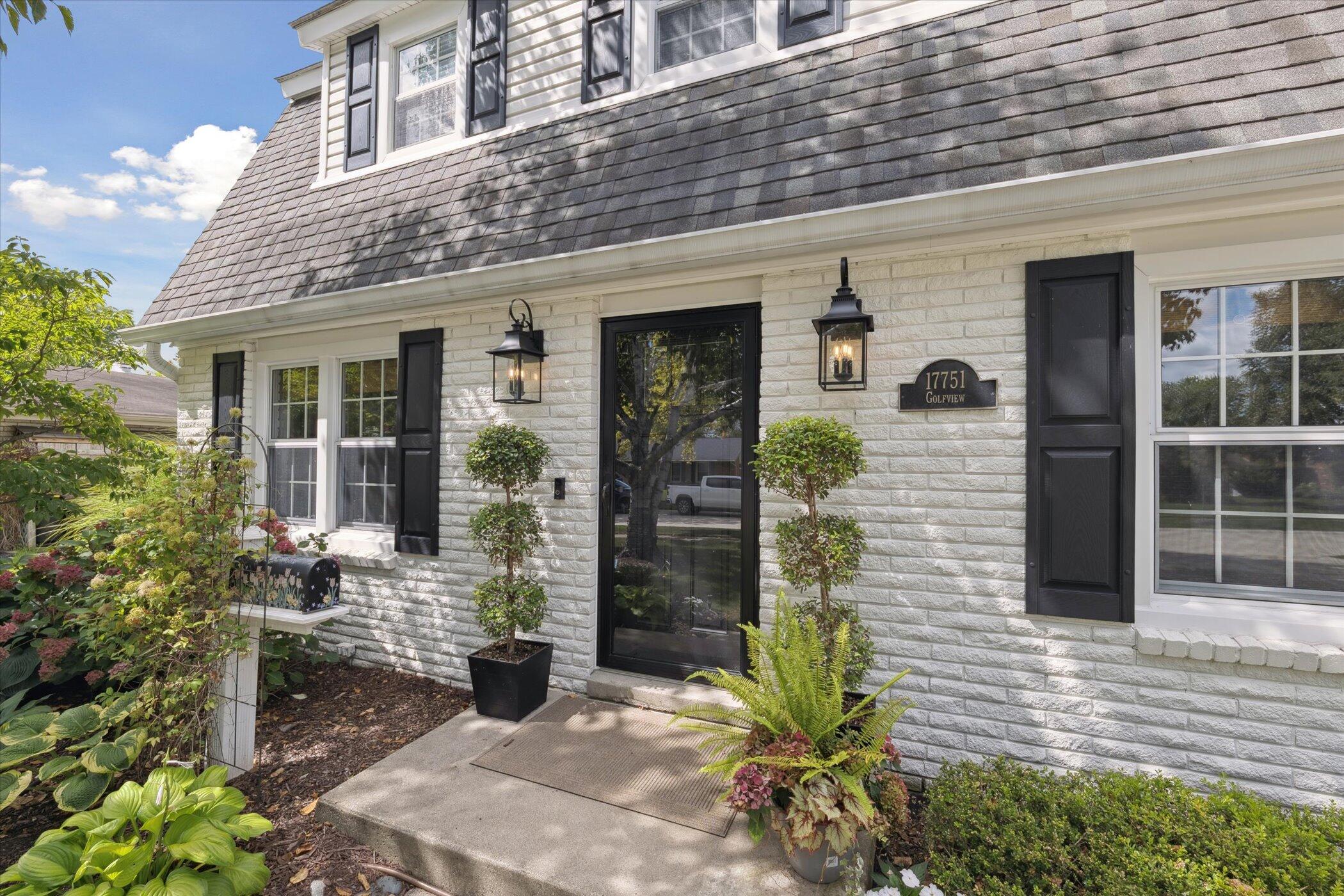 Livonia, Michigan 48152, United States, 4 Bedrooms Bedrooms, ,3 BathroomsBathrooms,Residential,Pending,203216