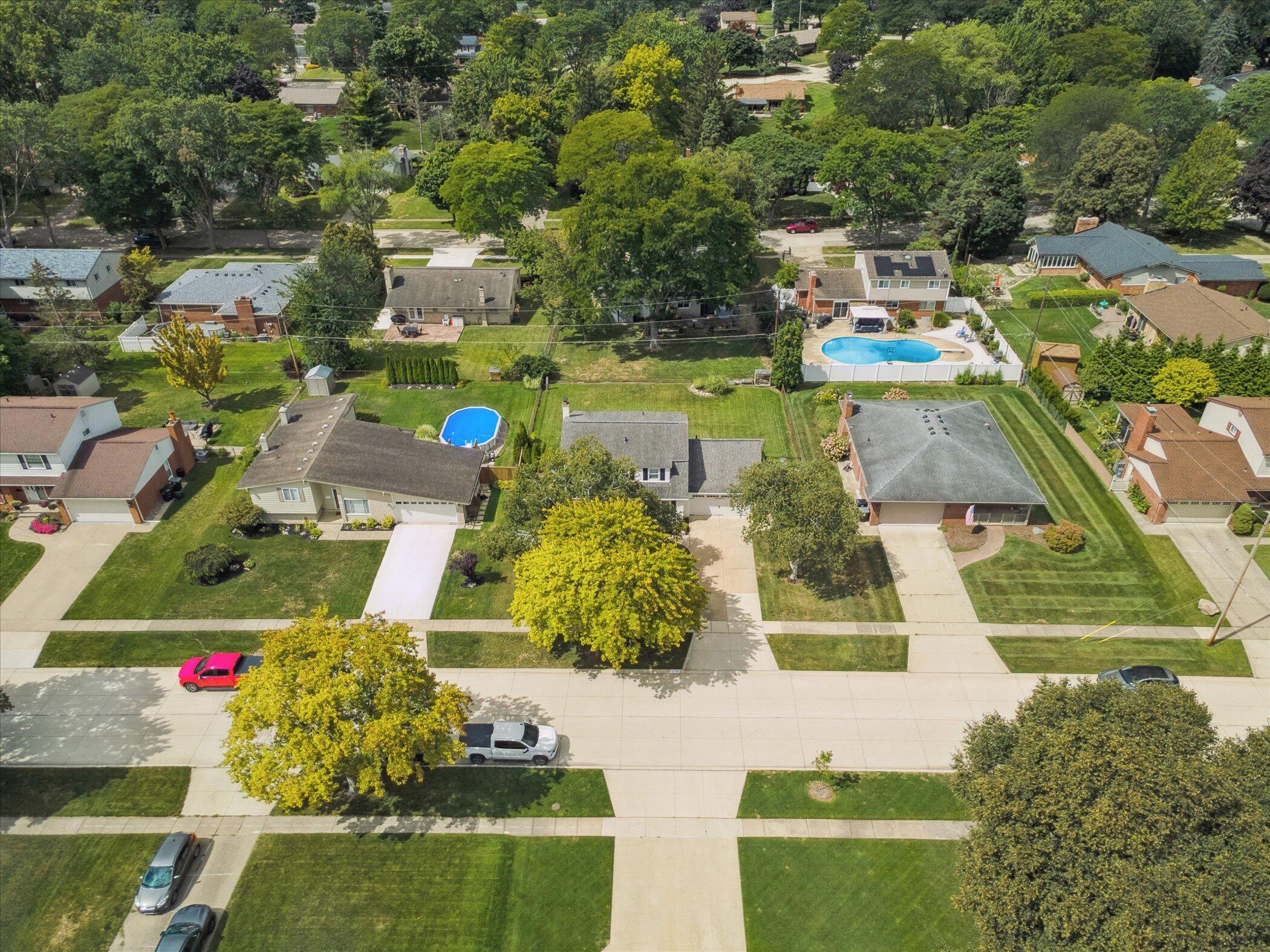 Livonia, Michigan 48152, United States, 4 Bedrooms Bedrooms, ,3 BathroomsBathrooms,Residential,Pending,203216