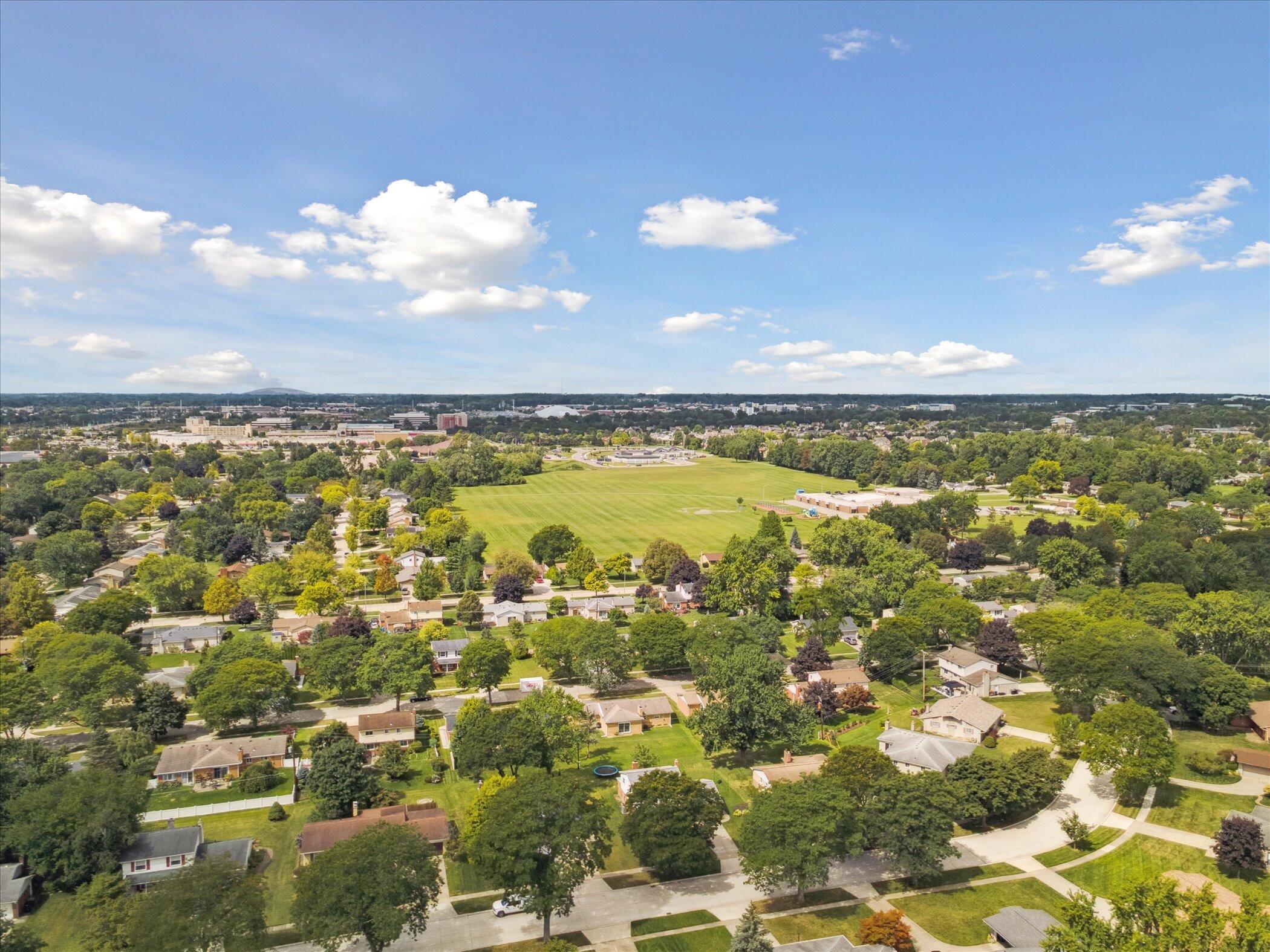 Livonia, Michigan 48152, United States, 4 Bedrooms Bedrooms, ,3 BathroomsBathrooms,Residential,Pending,203216