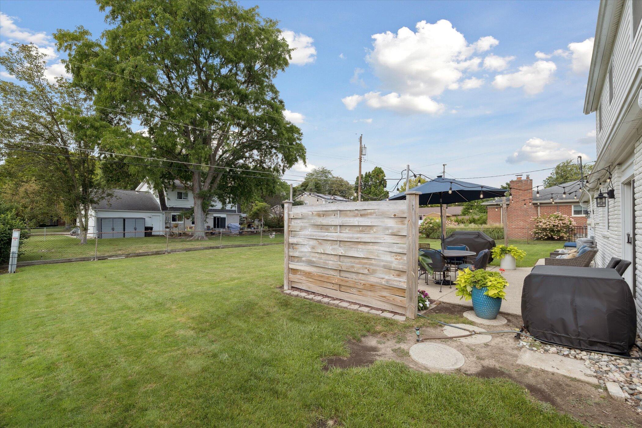 Livonia, Michigan 48152, United States, 4 Bedrooms Bedrooms, ,3 BathroomsBathrooms,Residential,Pending,203216