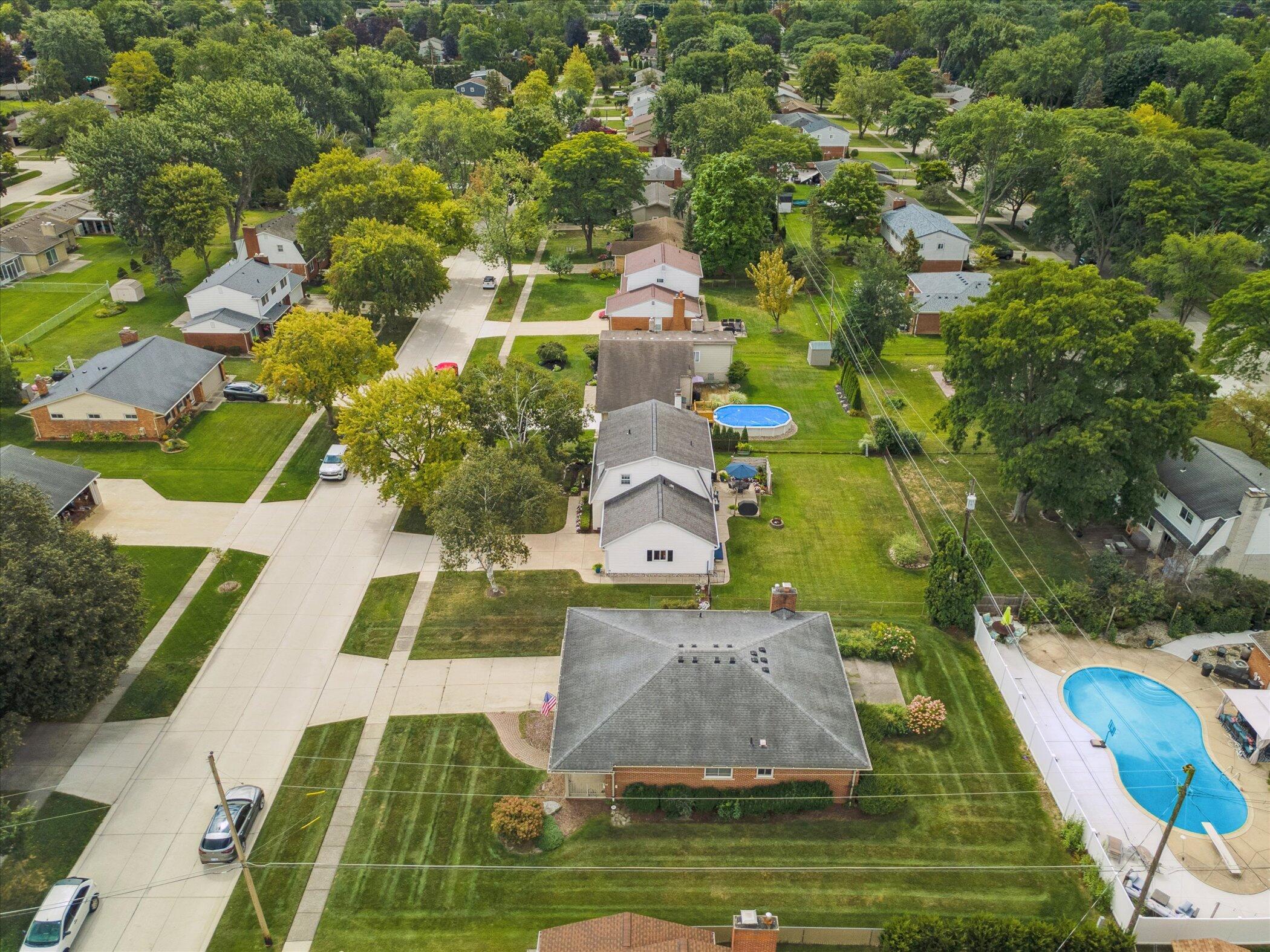 Livonia, Michigan 48152, United States, 4 Bedrooms Bedrooms, ,3 BathroomsBathrooms,Residential,Pending,203216