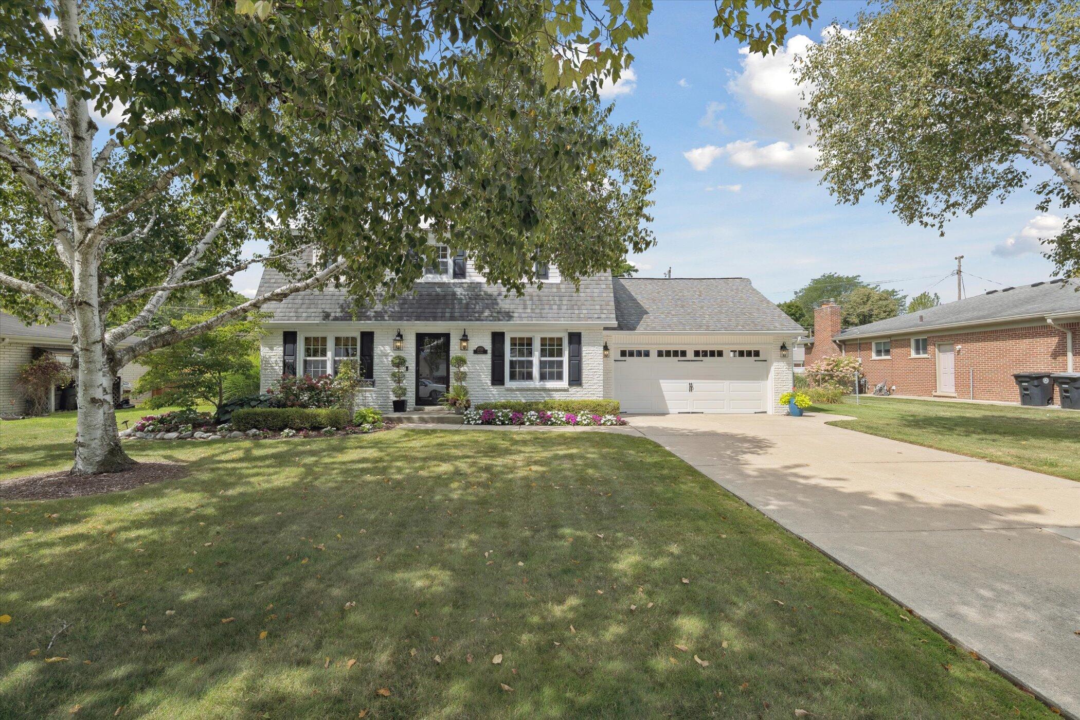 Livonia, Michigan 48152, United States, 4 Bedrooms Bedrooms, ,3 BathroomsBathrooms,Residential,Pending,203216