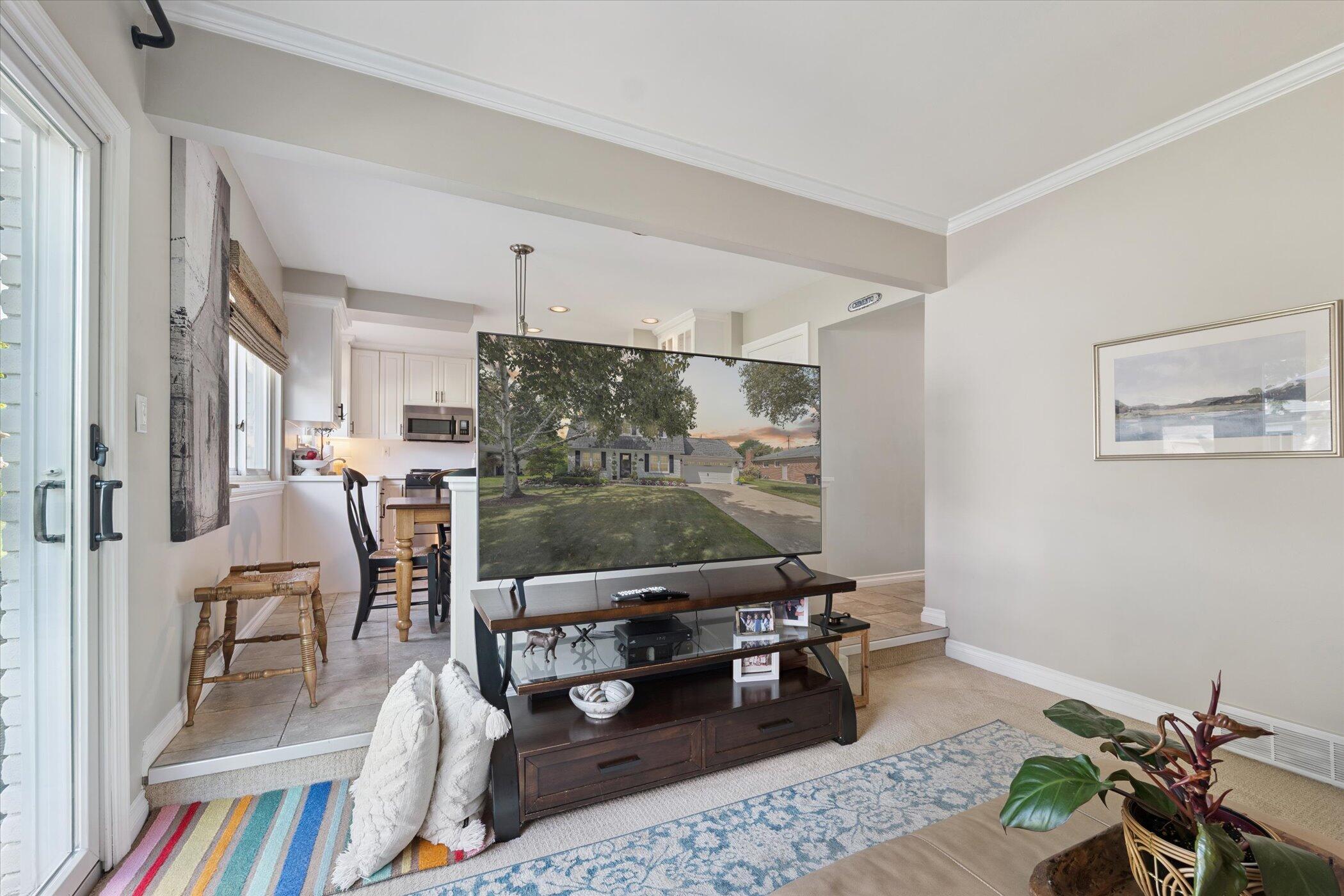 Livonia, Michigan 48152, United States, 4 Bedrooms Bedrooms, ,3 BathroomsBathrooms,Residential,Pending,203216